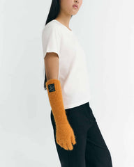 ORANGE MAGGI GLOVES von Thinking MU