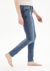 Jeans TILLAA Skinny Fit Mid Waist von ARMEDANGELS stone wash
